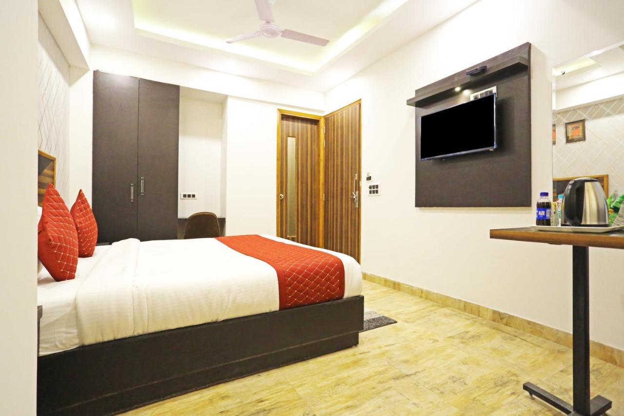 Hotel La Casa Delhi Airport Нью-Дели Экстерьер фото