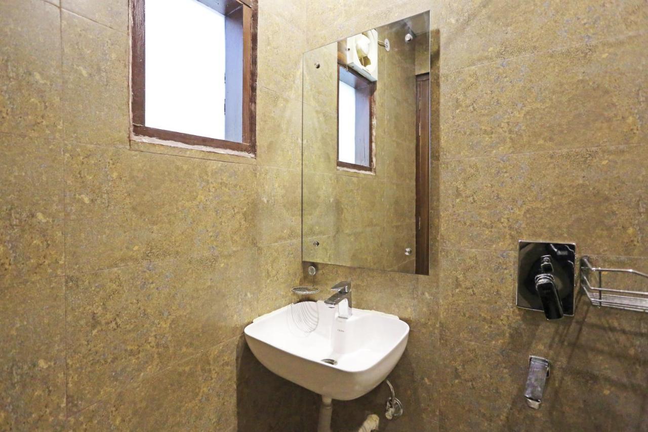 Hotel La Casa Delhi Airport Нью-Дели Экстерьер фото